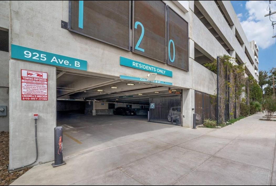 Riverwalk Penthouse Oasis W/Free Parking Gym Pool San Antonio Exterior foto